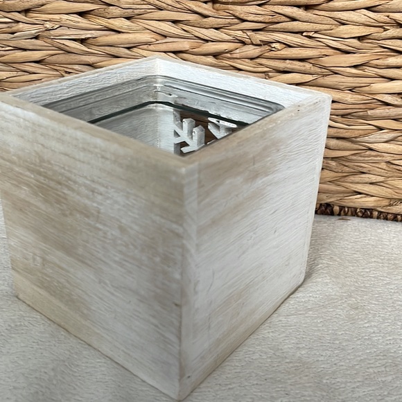 Snowflake Wooden White Wash Candle Square Holder Excellent With Glass Inside - Picture 5 of 8